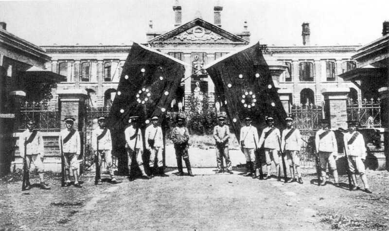 Posing in front of the Hubei Military Government in Wuhan after the Wuchang Uprising