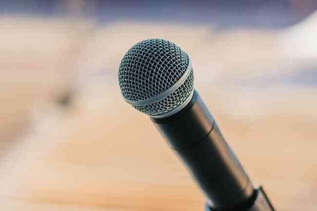 A picture of a microphone